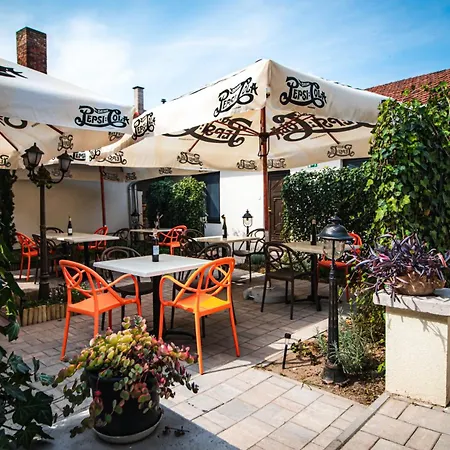 Bed & Breakfast Fakapu Pince Es Panzio *