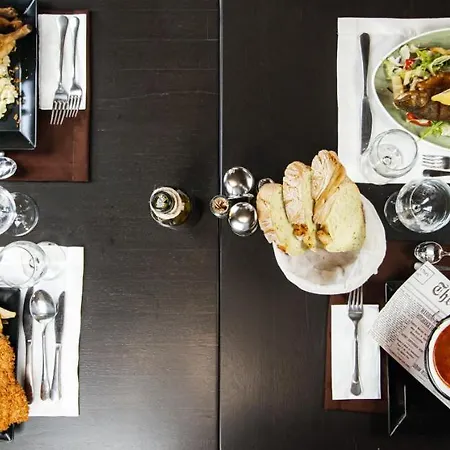 Alojamento de Acomodação e Pequeno-almoço Fakapu Pince és Panzió 3*